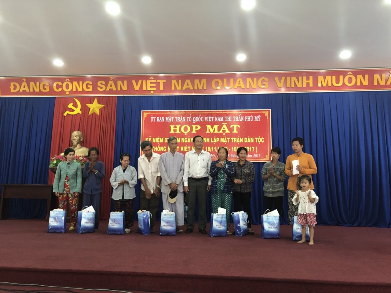 Hưởng ứng Tháng cao điểm “Vì người nghèo” năm 2017