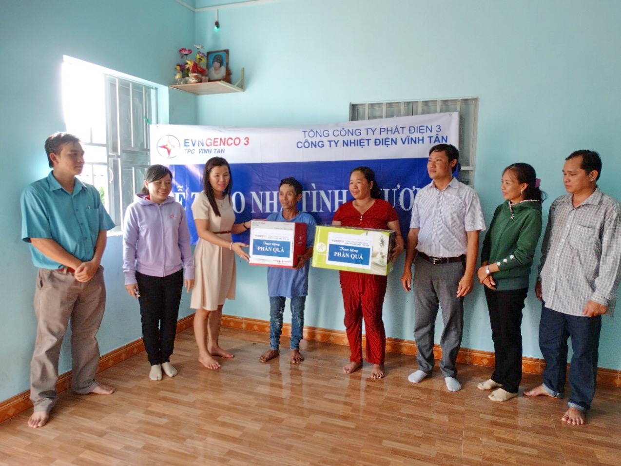 Công ty Nhiệt điện Vĩnh Tân trao tặng 2 nhà tình thương cho hộ nghèo xã Vĩnh Tân