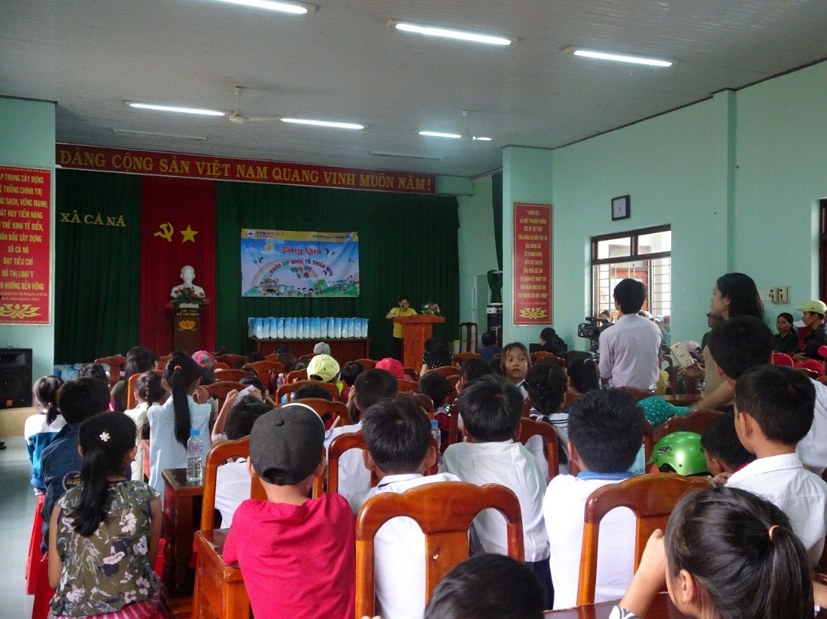 Công ty Nhiệt điện Vĩnh Tân trao tặng 150 phần quà cho thiếu nhi tỉnh Ninh Thuận