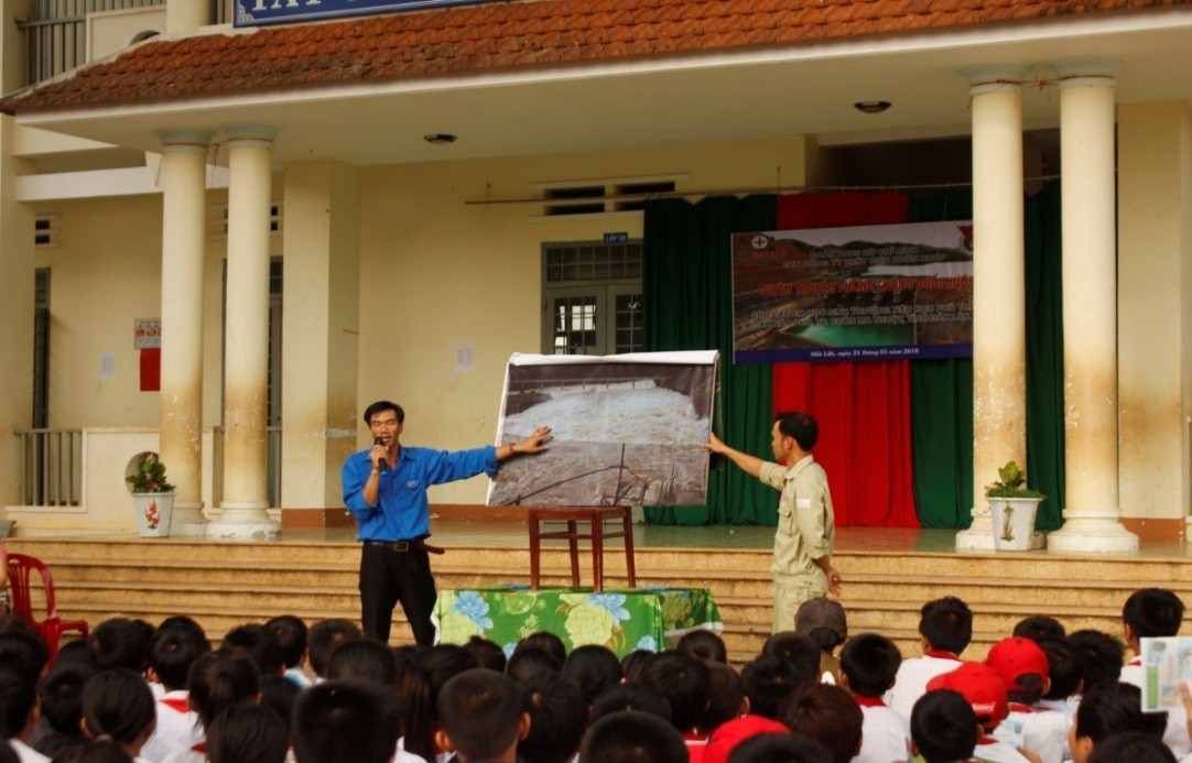 Đoàn thanh niên Công ty Thủy điện Buôn Kuốp tuyên truyền phòng chống tai nạn đuối nước cho học sinh
