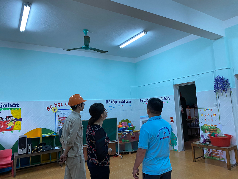 Cho dòng điện sáng lại nơi các điểm trường