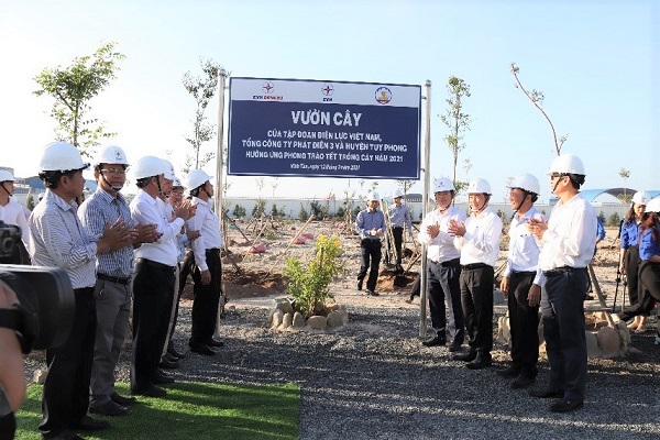 Launching and responding to the “Tree Planting Festival” movement in 2021 at Vinh Tan Thermal Power Company