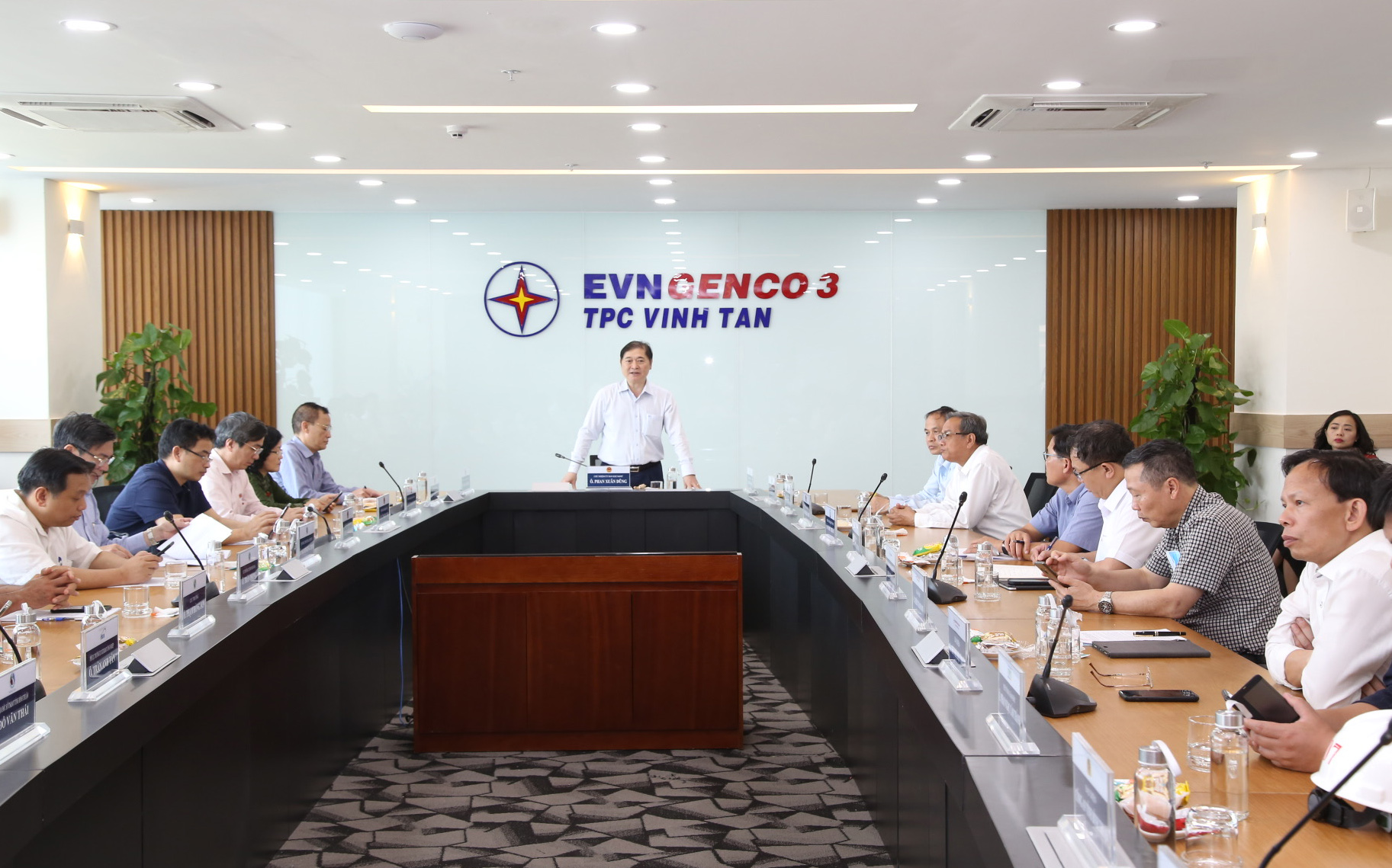 Supervision Delegation of the National Assembly Committee for Science, Technology and Environment inspected at the Vinh Tan Power Complex