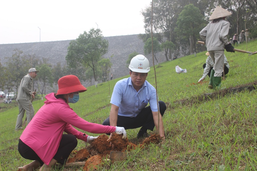 Thac Ba Hydropower Joint Stock Company responding to the 2021 Tree Planting Festival