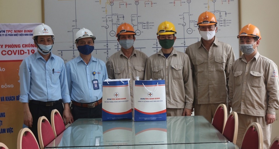 Ninh Binh Thermal Power Plant ensures human resources for electricity generation during the COVID-19 outbreak