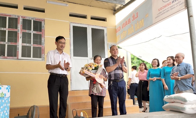 Công ty Nhiệt điện Mông Dương trao tặng Mái ấm yêu thương năm 2022
