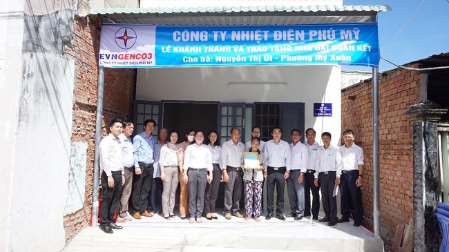 Công ty Nhiệt điện Phú Mỹ trao tặng nhà Đại đoàn kết