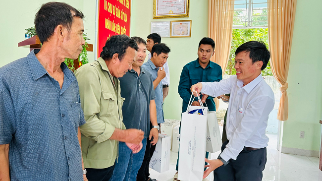 Gặp mặt tri ân gia đình chính sách xã Vĩnh Tân dịp 27/7