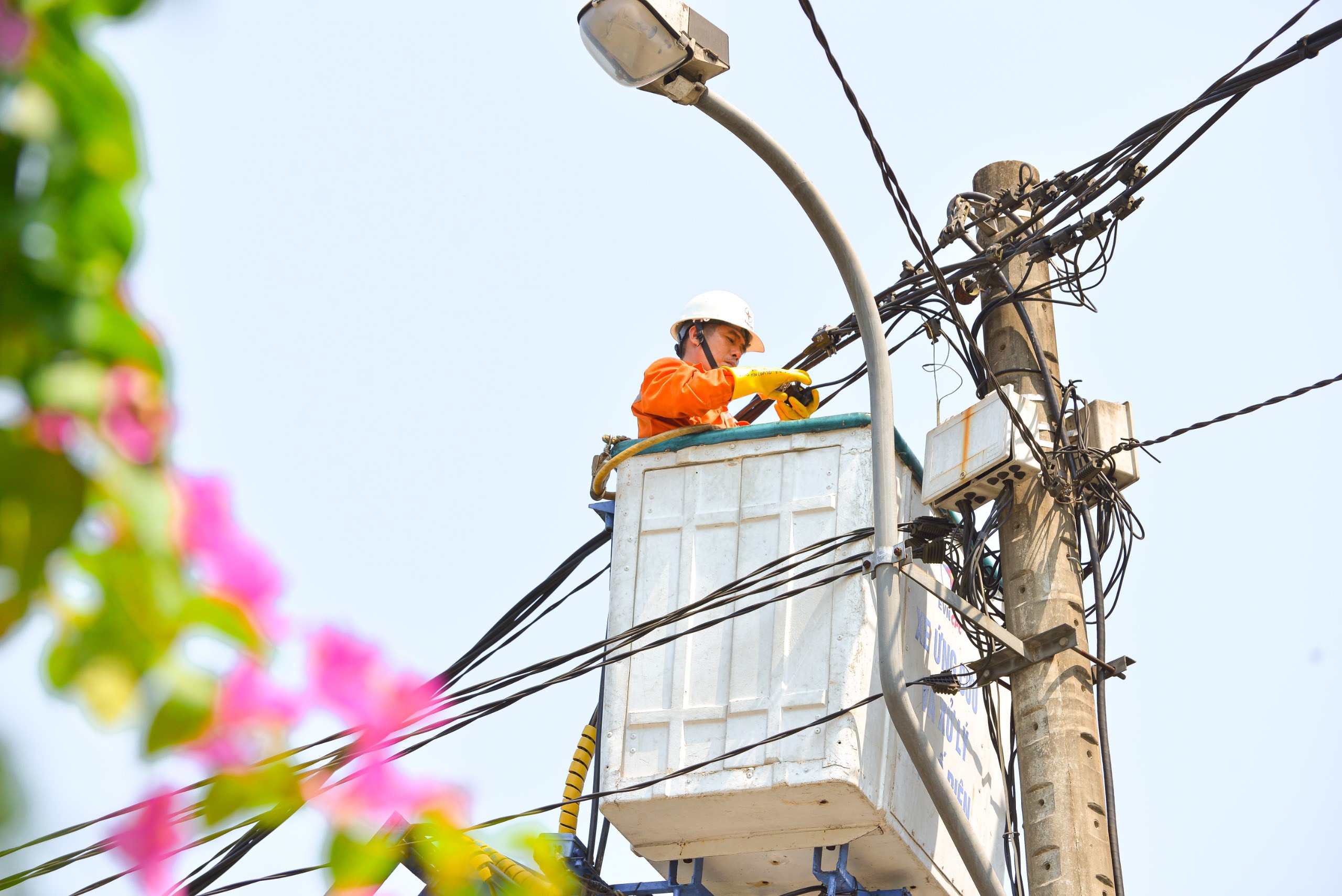 EVN yêu cầu các đơn vị thành viên chuẩn bị phương án đảm bảo cung cấp điện trong thời gian nghỉ lễ Quốc khánh 2023