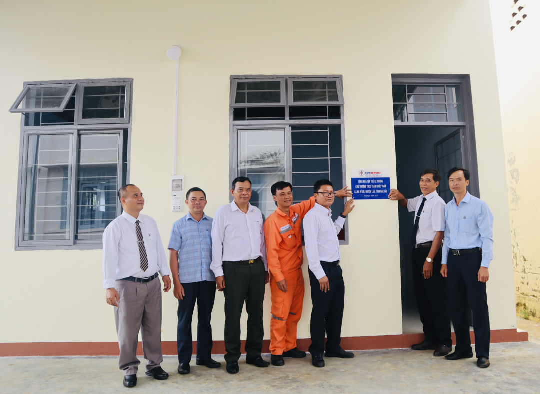 Trao tặng công trình trường học tại hai xã vùng sâu huyện Lắk