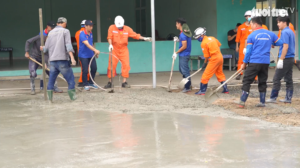 Làm đường, sân trường bằng bê tông phối trộn tro xỉ nhiệt điện