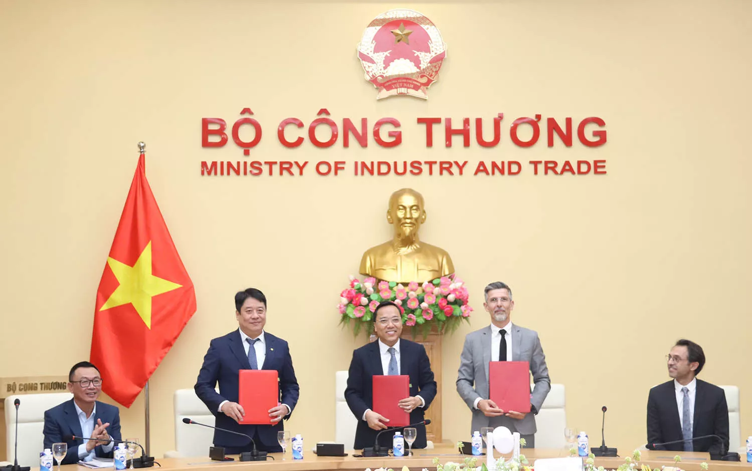EVN officially receives Phu My 2.2 BOT Power Plant
