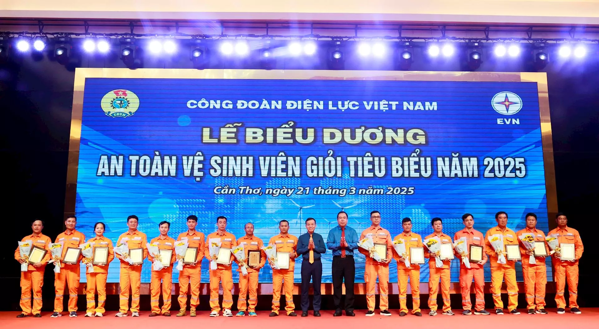 Công đoàn ĐLVN: Biểu dương 81 An toàn vệ sinh viên giỏi tiêu biểu năm 2025.