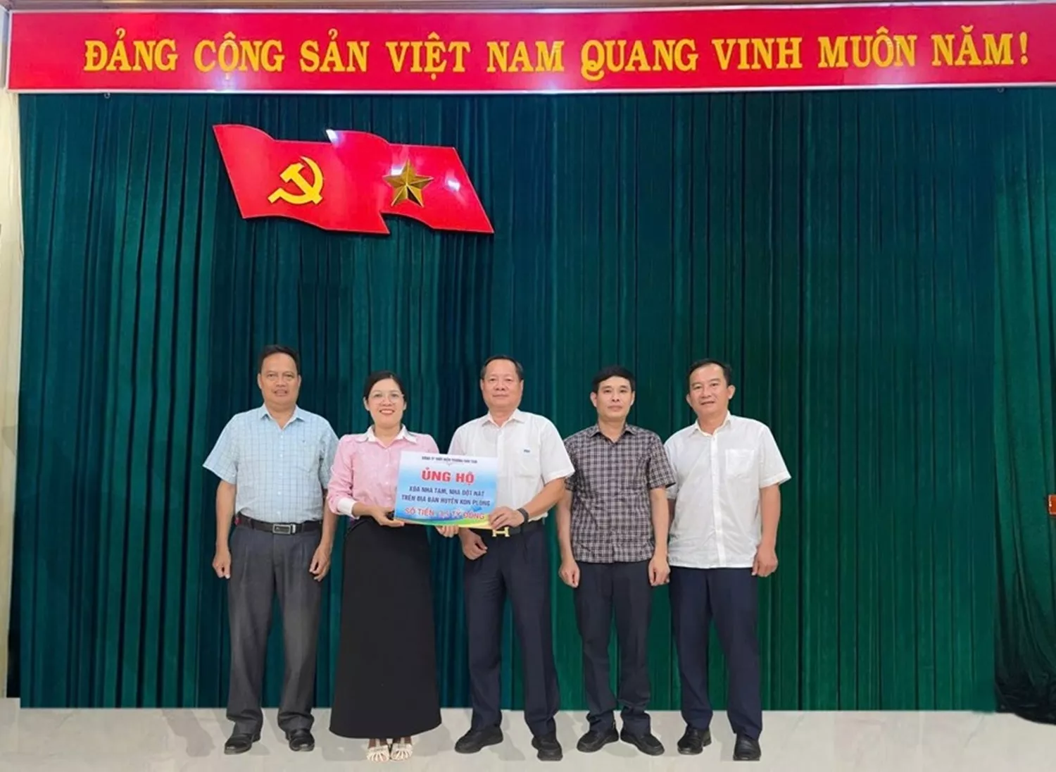 Công ty VSH: Ủng hộ 3,5 tỉ đồng hỗ trợ xóa nhà tạm, nhà dột nát tại tỉnh Kon Tum