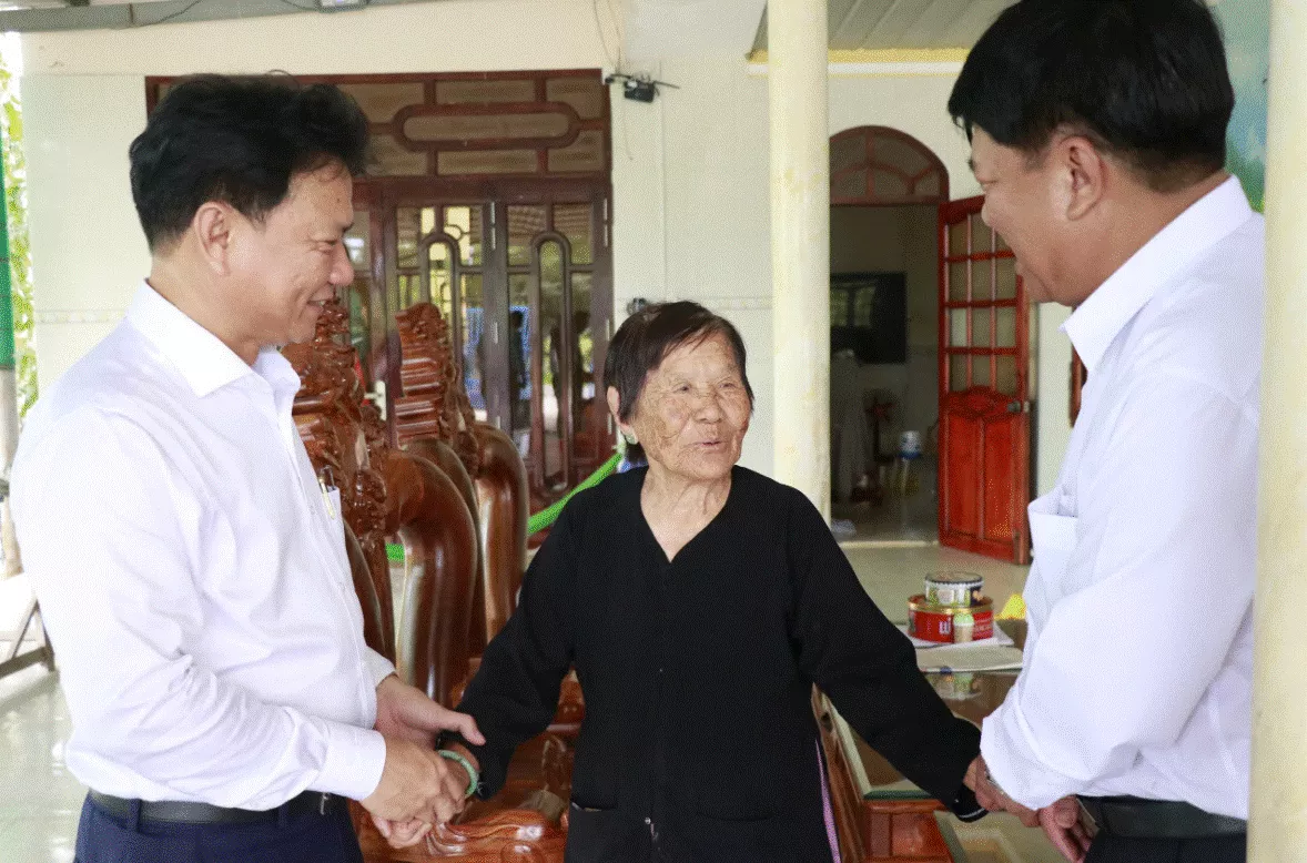 Công ty Nhiệt điện Vĩnh Tân trao 145 phần quà tri ân tại tỉnh Lâm Đồng